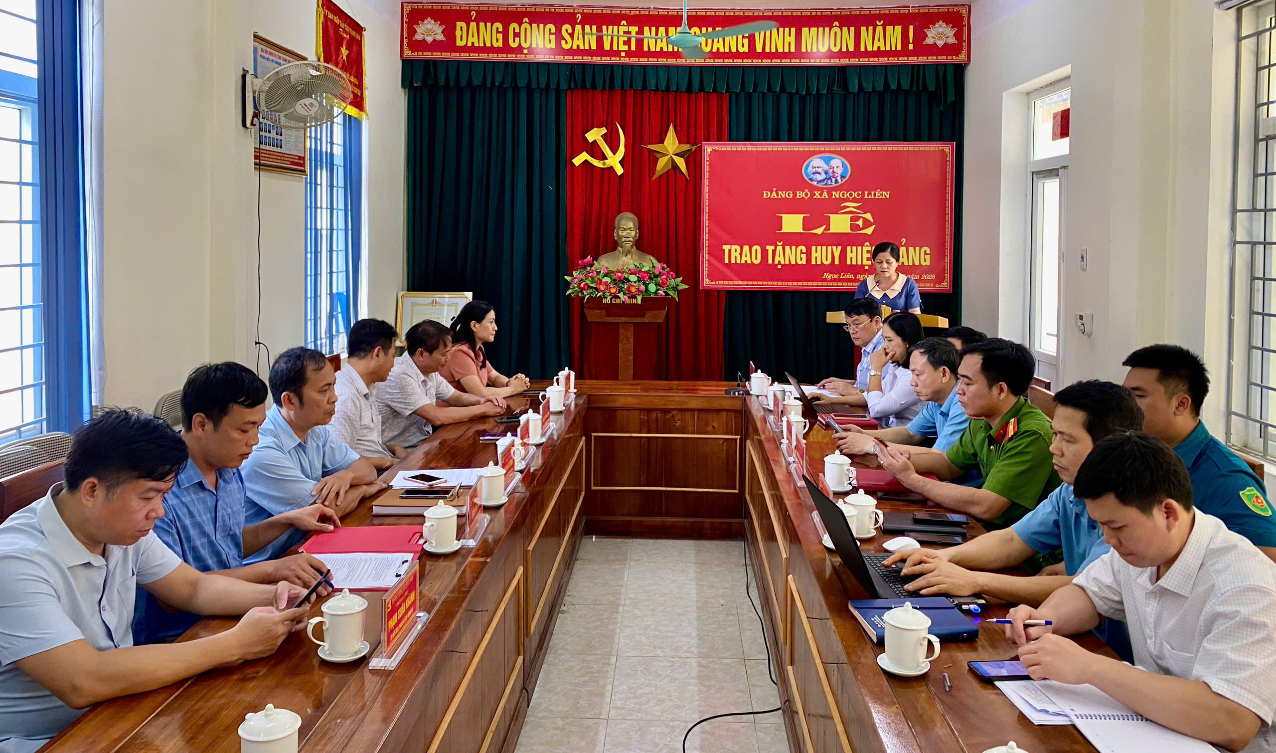 Anh-tin-bai